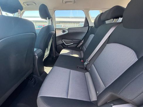 Used 2025 Kia Soul LX w/ LX Technology Package FWD image 22