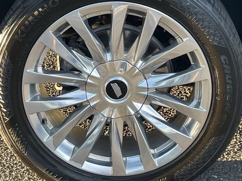 Used 2023 Cadillac Escalade ESV Premium Luxury image 7