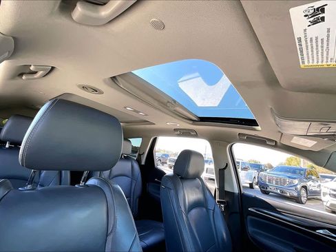 Used 2019 Buick Enclave Essence image 12