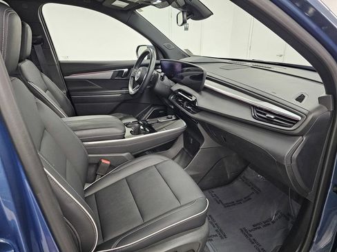 Used 2025 Buick Enclave Preferred FWD image 23