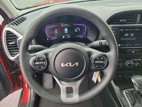 Used 2025 Kia Soul LX w/ LX Technology Package image 25