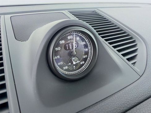 Certified 2025 Porsche Macan image 17