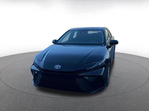 Used 2025 Toyota Camry LE image 7