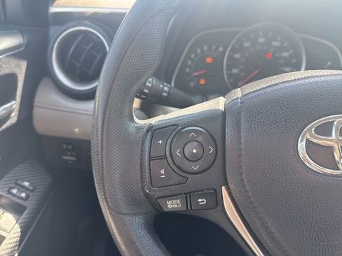 Used 2015 Toyota RAV4 XLE image 28