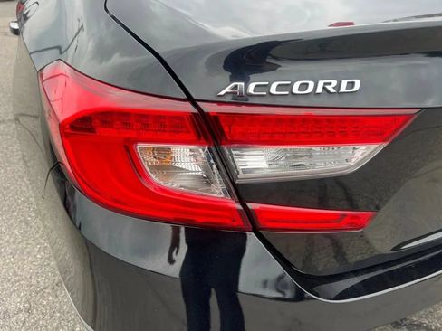 Used 2018 Honda Accord Touring image 38