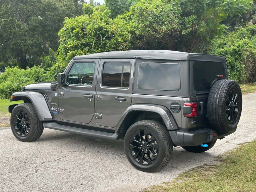 Used 2022 Jeep Wrangler Unlimited Sahara w/ Cold Weather Group AWD/4WD image 12