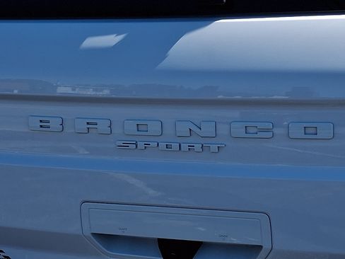 Used 2022 Ford Bronco Sport Outer Banks w/ Tech Package AWD/4WD image 33