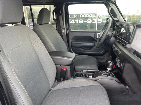 Used 2024 Jeep Wrangler Unlimited w/ Convenience Group AWD/4WD image 12