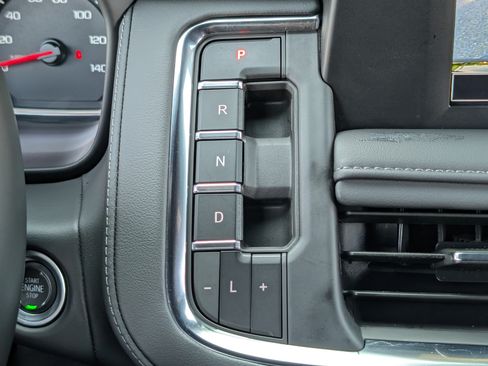 Used 2024 Chevrolet Suburban LS RWD image 32