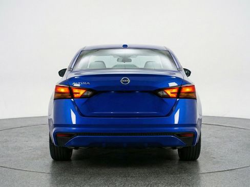 Used 2025 Nissan Altima 2.5 SV FWD image 7