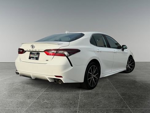 Used 2021 Toyota Camry SE image 6