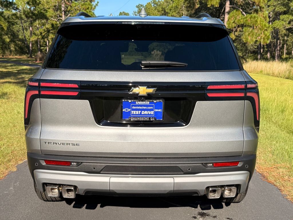 New 2027 Chevrolet Traverse LT w/ Driver Confidence Package FWD image 4