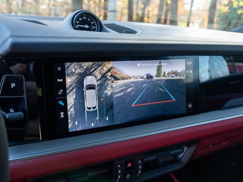 Certified 2025 Porsche Cayenne image 29