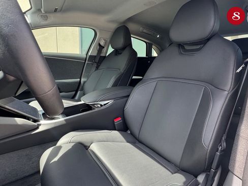 Used 2025 Lucid Air Pure RWD image 16