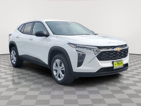 New 2026 Chevrolet Trax LS w/ Driver Confidence Package image 2