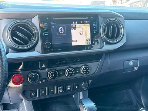 Used 2018 Toyota Tacoma TRD Sport image 25