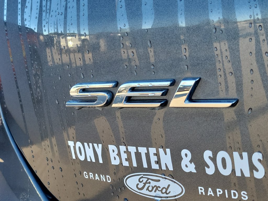 Used 2024 Ford Edge SEL w/ Convenience Package AWD/4WD image 7