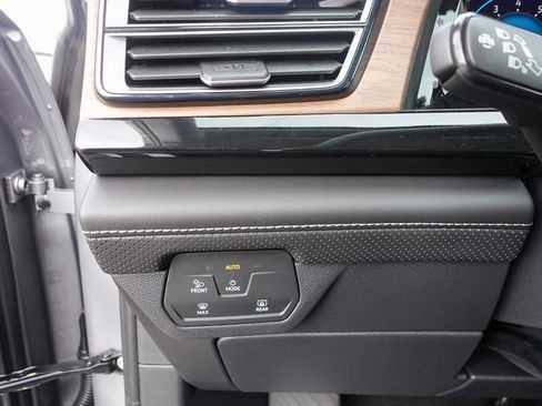 New 2026 Volkswagen Atlas SE FWD image 21