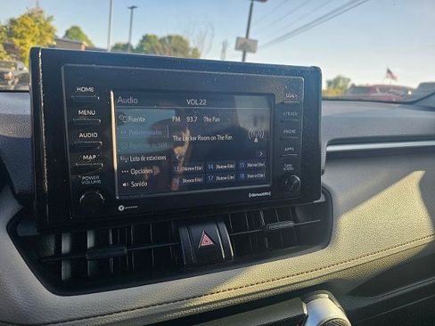 Used 2021 Toyota RAV4 XLE w/ Convenience Package FWD image 56