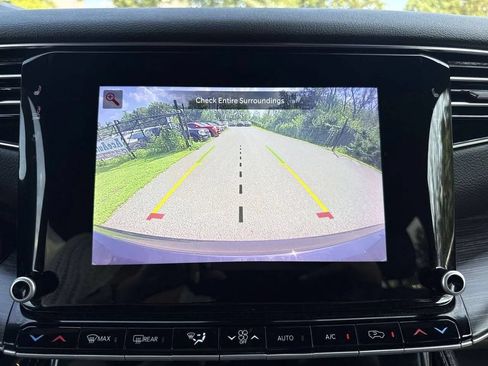 Used 2023 Jeep Wagoneer Series III w/ Preferred Equipment Group AWD/4WD image 17