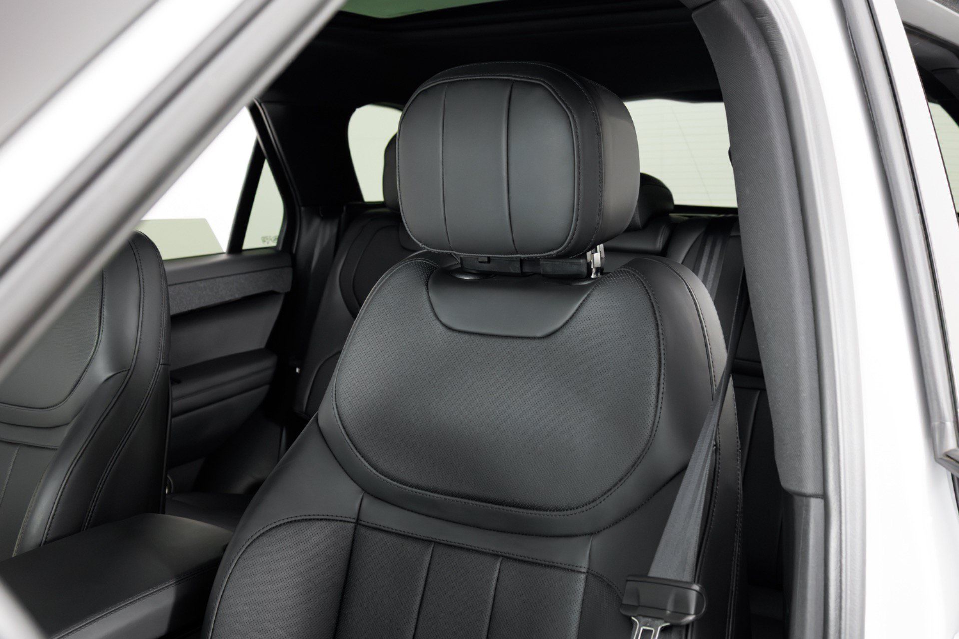Used 2024 Land Rover Range Rover Sport SE AWD/4WD image 17