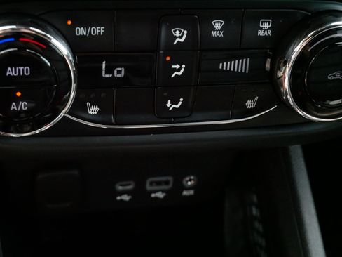 Used 2023 Chevrolet TrailBlazer ACTIV w/ Sun and Liftgate Package AWD/4WD image 28