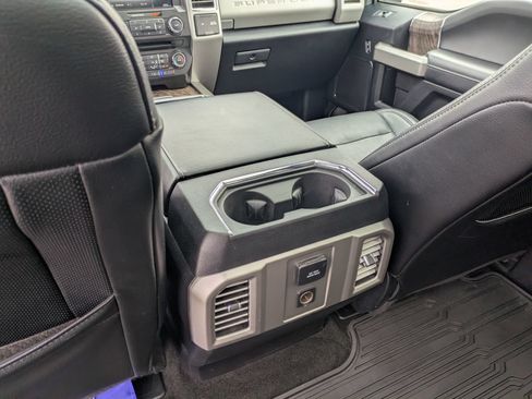 Used 2017 Ford F250 Lariat w/ Lariat Ultimate Package AWD/4WD image 32