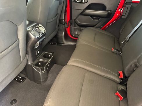Used 2019 Jeep Wrangler Unlimited Sahara AWD/4WD image 12