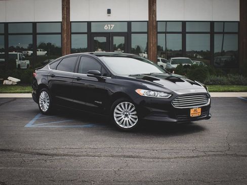 Used 2016 Ford Fusion SE FWD image 1