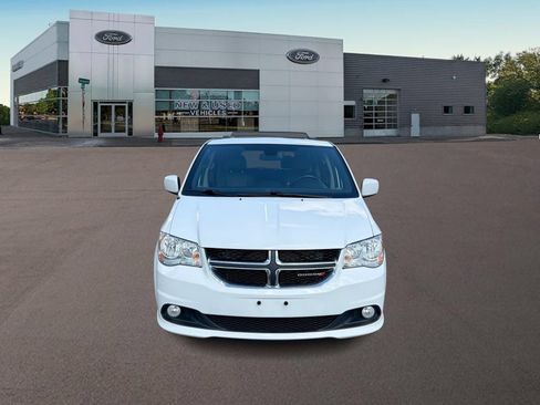 Used 2020 Dodge Grand Caravan SXT FWD image 3