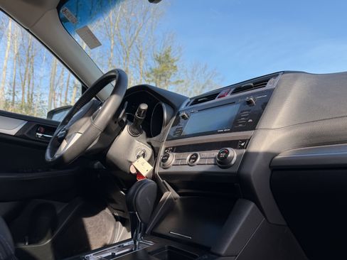 Used 2017 Subaru Outback 2.5i Premium image 35