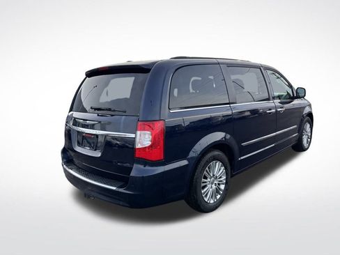 Used 2015 Chrysler Town & Country Touring-L w/ Driver Convenience Group image 5