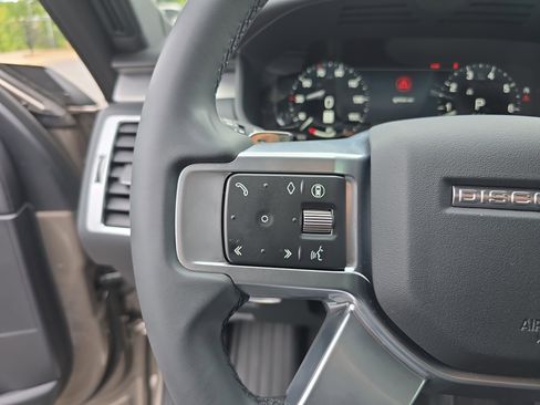 Certified 2025 Land Rover Discovery Dynamic SE image 34