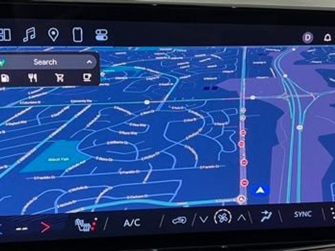 Used 2025 Chevrolet Suburban LT w/ Comfort Package image 33