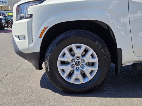 Certified 2024 Nissan Frontier SV w/ SV Convenience Package RWD image 9