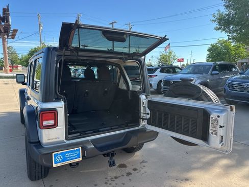 Used 2022 Jeep Wrangler Unlimited Sport AWD/4WD image 17