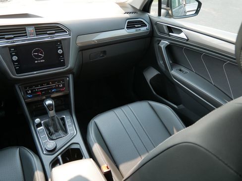 Certified 2024 Volkswagen Tiguan SE AWD/4WD image 11