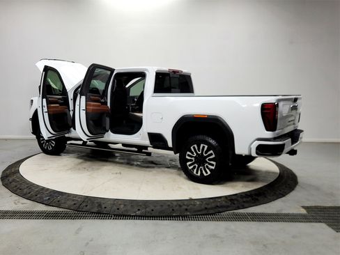 Used 2025 GMC Sierra 2500 Denali Ultimate w/ Max Trailering Package image 13