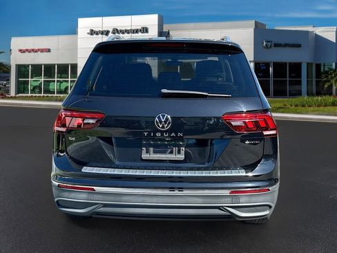 Used 2022 Volkswagen Tiguan SE w/ Panoramic Sunroof Package image 7