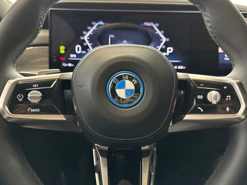 Used 2023 BMW i7 xDrive60 w/ Executive Package 2 AWD/4WD image 17