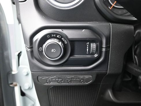 Used 2024 Jeep Wrangler Sahara image 32