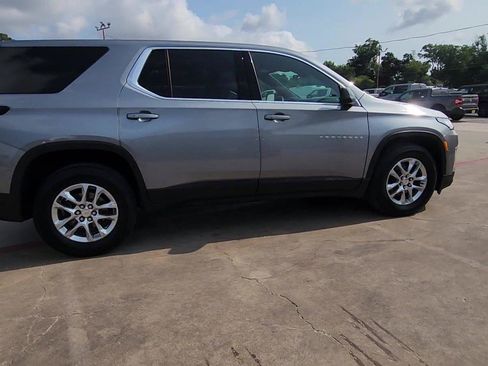 Used 2023 Chevrolet Traverse LS FWD image 9