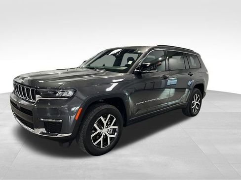 Used 2025 Jeep Grand Cherokee L Limited image 3