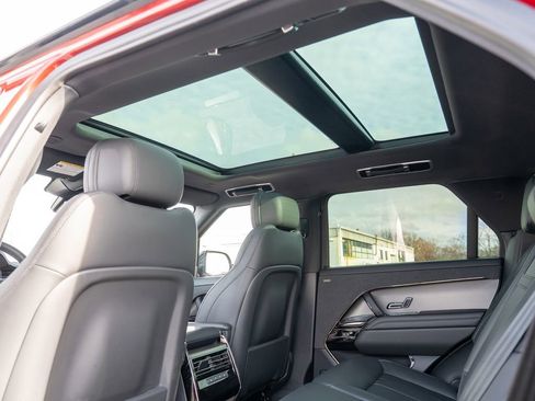 Certified 2025 Land Rover Range Rover Sport Dynamic SE image 36