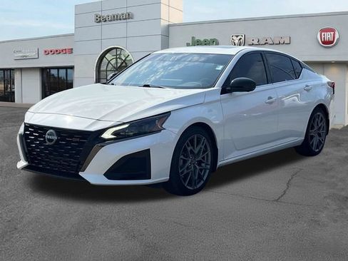 Used 2023 Nissan Altima 2.0 SR FWD image 3