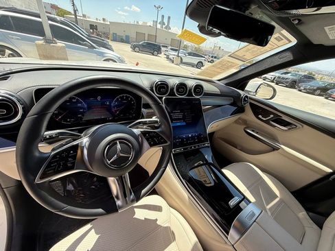 Used 2025 Mercedes-Benz GLC 300 image 16
