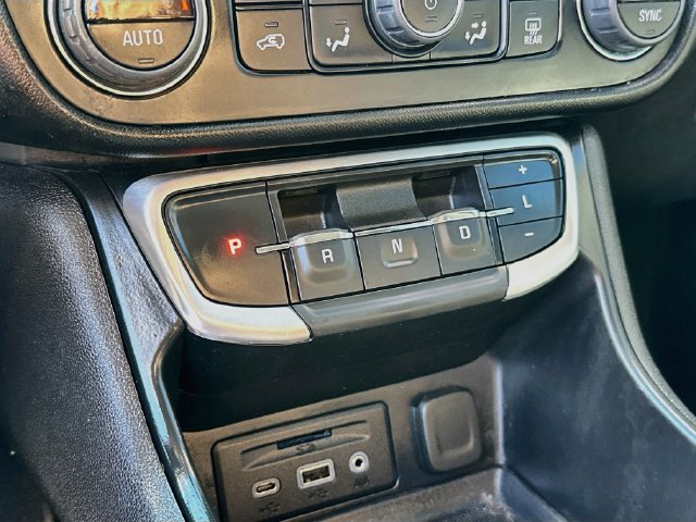 Used 2024 GMC Terrain SLT AWD/4WD image 16