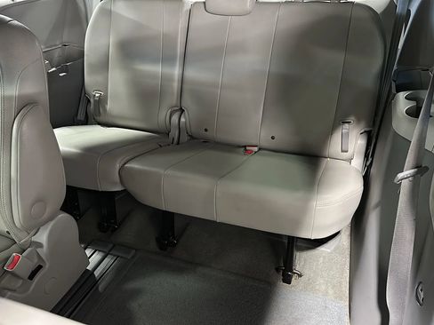 Used 2014 Toyota Sienna XLE image 13