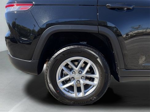 New 2025 Jeep Grand Cherokee Laredo w/ Luxury Tech Group I image 8