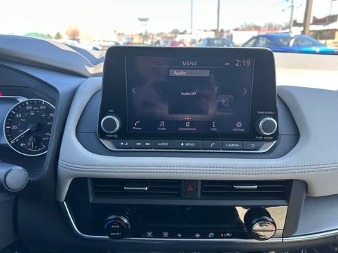 Used 2025 Nissan Rogue SV image 24